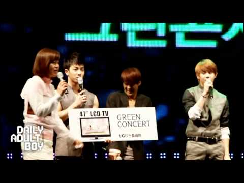[FANCAM] BEAST 비스트 Dongwoon scared of a bug (?) @ Green Concert 110528