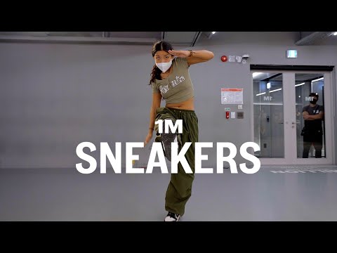 ITZY - SNEAKERS / Learner's Class
