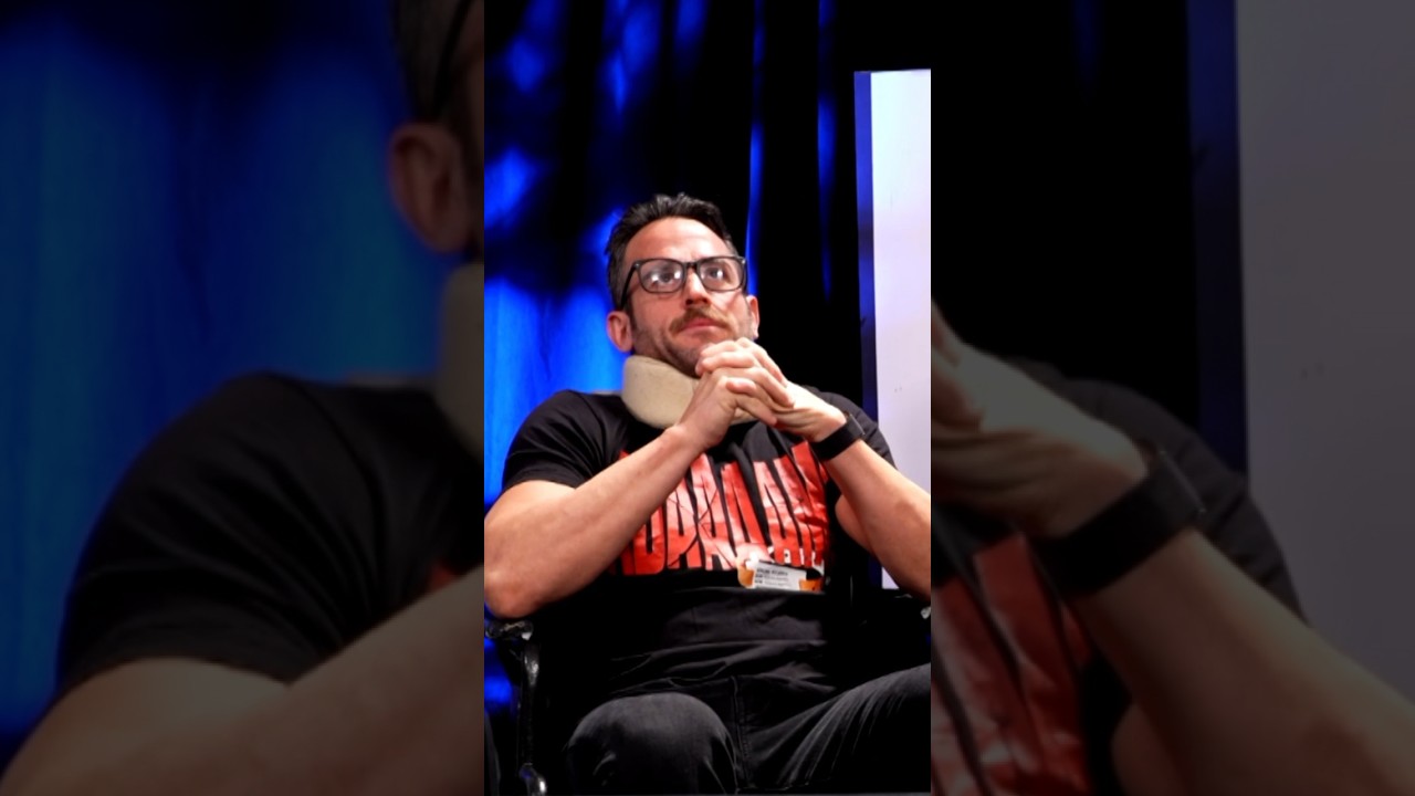 Roderick Strong answers everything | Hey!(EW)