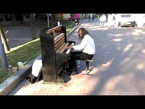 Street musician in Kyiv