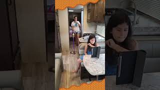 Download lagu Quando vc se assusta com a própria voz | Família Maria Clara e JP #shorts mp3