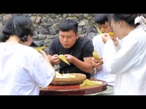 Nature and Wildlife - Life In Jungle Find Fruits are Food - cooking  | Survival Eating