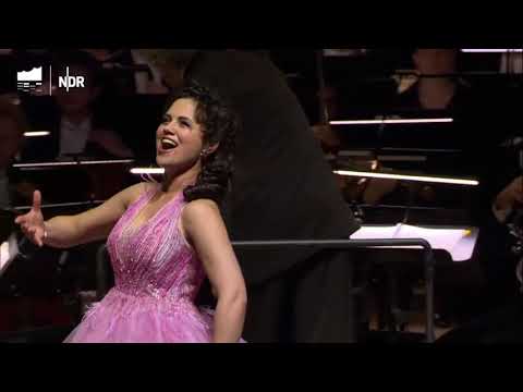 Katharina Konradi (Adele) "Spiel ich die Unschuld vom Lande", J. Strauss