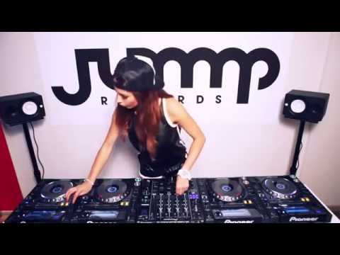 Juicy M mixing on 4 CDJs vol 5