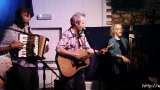 preview picture of video 'Chris Jagger's Acoustic Trio & Charlie Hart (2013-07-19) - Green thumb'
