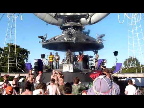 Glastonbury 2011 - Macka B - WHA ME EAT