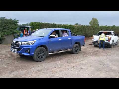 Toyota hilux vs ford ranger tug of war !
