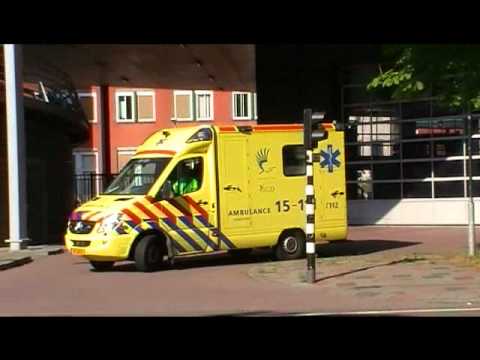 Ambulance 15-111 Delft met spoed naar de Nieuwe Langendijk