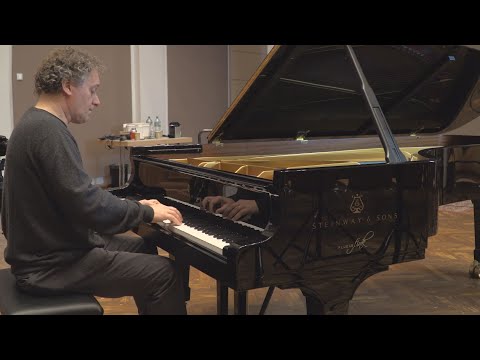 Andrea Lucchesini - F. Schubert: Piano Sonata in B Flat Major: III. Scherzo