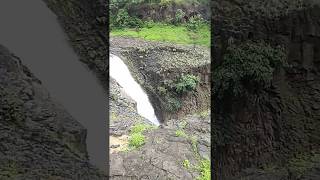 preview picture of video 'Jogi bhadak waterfall Indore ka sub se ghara waterfall aap ne kabhi nhi dekha hoga'