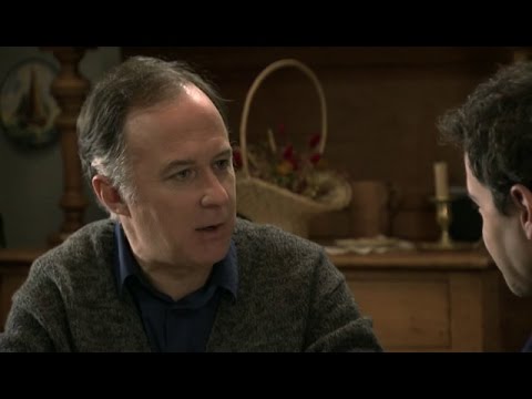 Amar C589 - Paco está feliz porque consigue trabajo de barrendero en Madrid