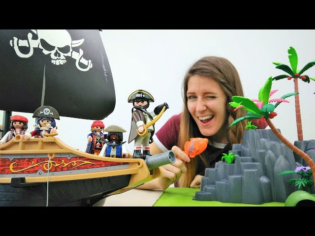 Vídeo relacionado con PLAYMOBIL Parque de Aventuras con Barco naufragado 70741, a Partir de 4 años