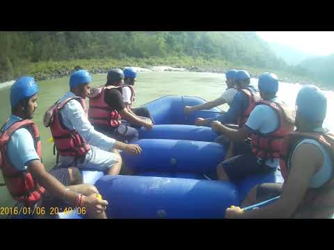 Rishikesh rafting (golf course Rapid) flip the raft