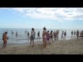 Италия Римини - куча народу на пляже 