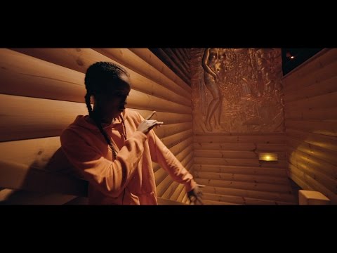 SIANNA - Sur la tête de Marine Le Pen 