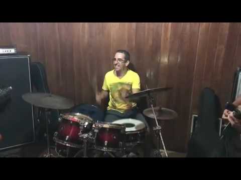 MC LON ENSAIANDO NO ACUSTICO MUITO FODA