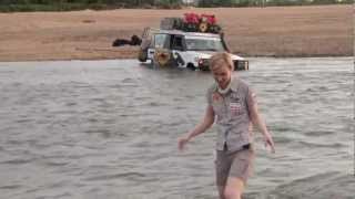 MOST DANGEROUS RIVER in Australia full of crocodiles. Car stack with people