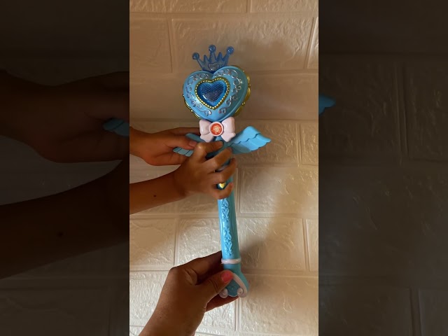 Vídeo relacionado con Aomig Varita Magica, Varita Mago con Luz y Sonido de 36cm, Luz Deluxe de Regalo Original Hombre y Mujer, Accesorios Disfraz Mago College Cosplay Halloween