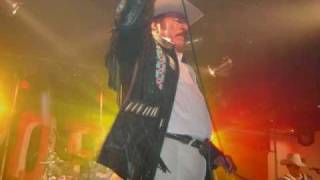 LALO MORA &quot;en mil pedazos&quot;