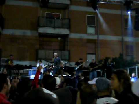 Fido Guido ft. Mama Marjas & the rootz band - Sine uagnedd' (Tamburi - 09-10-'09)