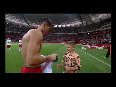 Najlepsza akcja meczu Polska - Wyspy Owcze 07.09.2023, młody kibic wbiega na płytę boiska