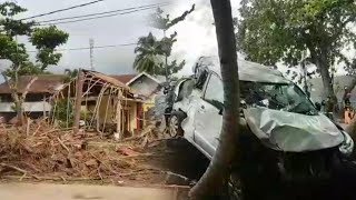 Penampakan Kawasan Pantai Carita Pascatsunami Selat Sunda, Bangunan Runtuh hingga Mobil Tersangkut