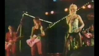 THE RUNAWAYS - CHERRY BOMB live in Japan 1977 (higher quality)
