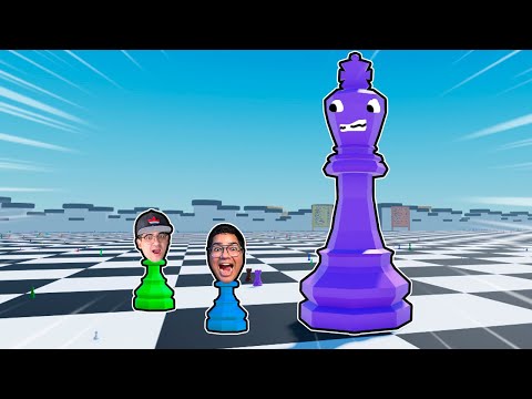 VIRAMOS MINI PEÇAS DE XADREZ NO TABULEIRO DAS PEÇAS GIGANTES!