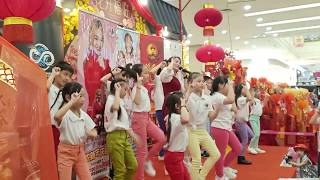 Download lagu Happy CNY 2020 M-Girls Angeline阿妮 with the kids 阿妮音樂課室学生'新春花开齐欢畅' in Aeon Mall Cheras Selatan mp3