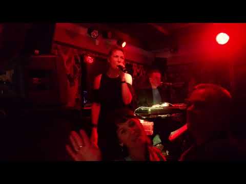 Eesti Gun ja Liisa. / Suur Vend Pubi Viljandi 2019