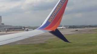 preview picture of video 'Landing at Ronald Reagan Washington National Airport near the Pentagon - DCA'