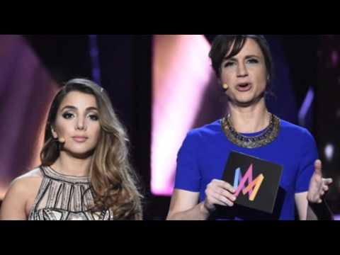 Programledarna driver med Bagge i Melodifestivalen