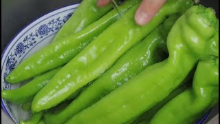 吃面别配大蒜了，用辣椒这样做，酸辣开胃，和面条是“绝配”