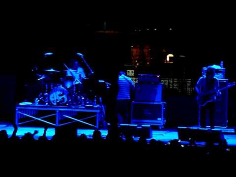 Cage the Elephant - In One Ear, live in Chicago, August 20, 2010