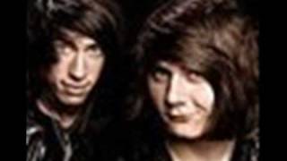 Metro Station - I Don&#39;t Wanna Be In Love (Dance Floor Anthem) - Lyrics In Description