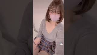 【TikTok】美人が太ももをぷにぷにする動画