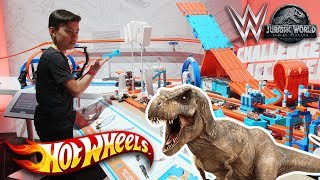 JURASSIC WORLD: FALLEN KINGDOM DINOSAUR BATTLE!!! WWE &amp; HOT WHEELS at Toy Fair Week!