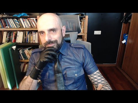 Live chat in leather gear