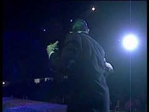  Maria Nieves  and  Claudio Hoffmann  are  dancing  to  the  tango  "  Recuerdo  "