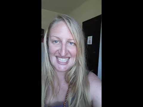 What is a live, interactive yoga class like online via webcam? What does the teacher do?