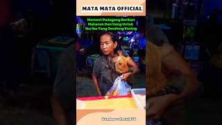 Download lagu Moment Pedagang Berikan Makanan Dan Uang Untuk Ibu Ibu Gendong Kucing #shorts #catlover #shortsfeed mp3