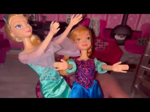 Frozen Sisters and Cousins Grandparents visit and tell a story