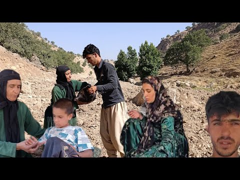 Qadir is in the desert and Saeed is looking for him to find him.