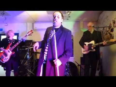 The Extras - She Does It Right - Live @ Ormskirk Rugby Club - 31st October 2015