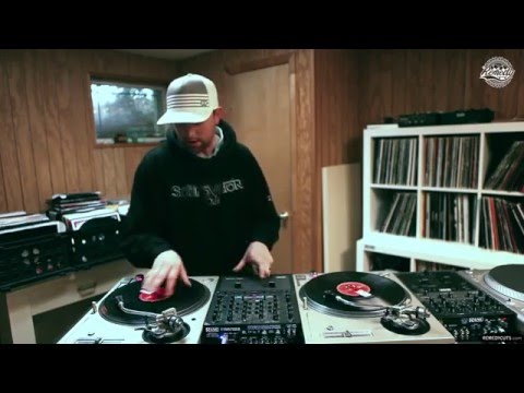Epic DJ Fail! Stupid DJ Tries To Use Old Turntables!