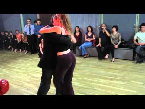  Evan Griffiths  and  Rebecca Shulman  are  dancing  to  the  tango  "  Calla bandonéon  "  by  Ricardo Tanturi