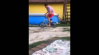 Gyerekkorom akrobatikája..;)