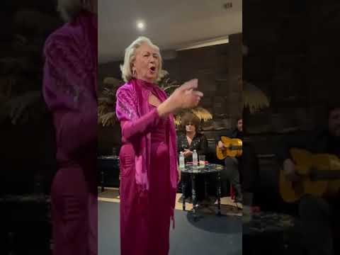 Lola de los Reyes por sevillanas