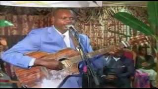 Jean Sylvain Akouala chante AIDES-MOI SEIGNEUR... (concert)