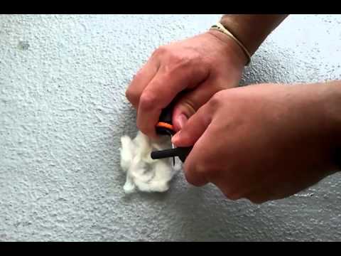 Bear Grylls Feuerstahl während TS Isaac - Test